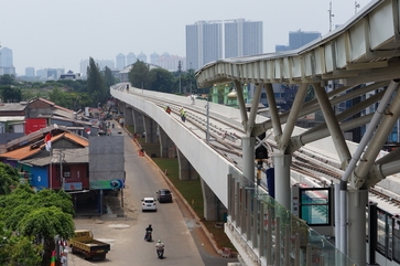 Железнодорожные пути станции KGM городского рельсового транспорта в Джакарте
